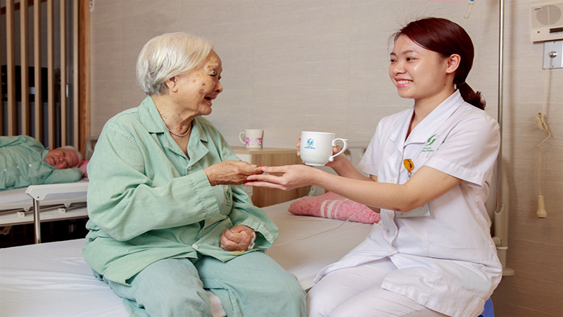 Dịch vụ chăm sóc người cao tuổi - Điểm sáng cho câu hỏi thời điểm hiện tại nên kinh doanh gì?